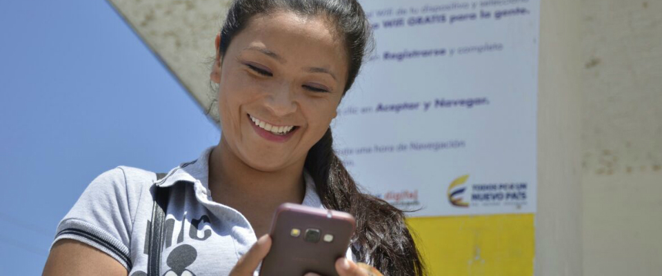 Habitantes de Puerto Asís estrenan su primera Zona Wifi Gratis