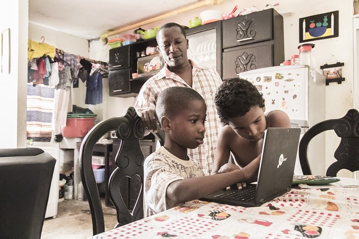 niños en computador niños en computador