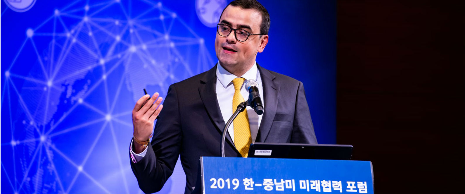 “Colombia hace una gran apuesta por la transformación digital y la equidad”, dice Viceministro de Economía Digital del MinTIC en Corea “Colombia hace una gran apuesta por la transformación digital y la equidad”, dice Viceministro de Economía Digital del MinTIC en Corea