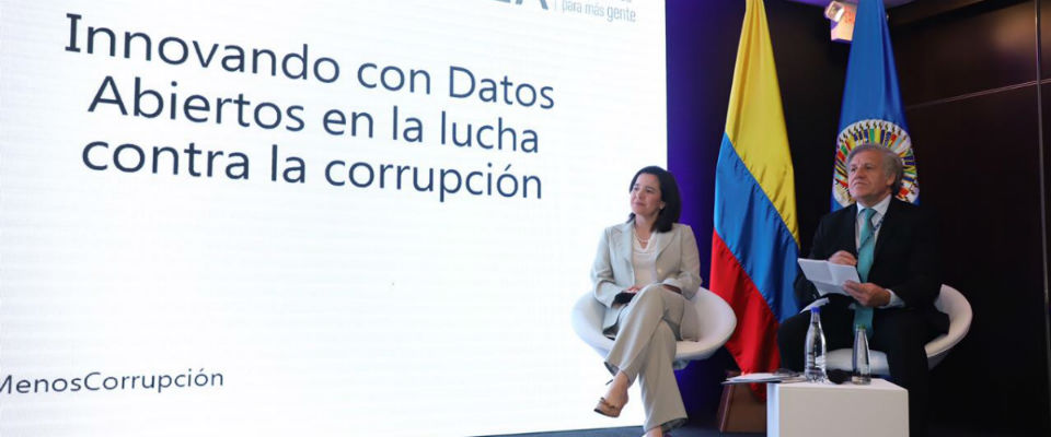 Ministra TIC, Sylvia Constaín, junto al Secretario general de la OEA, Luis Almagro.