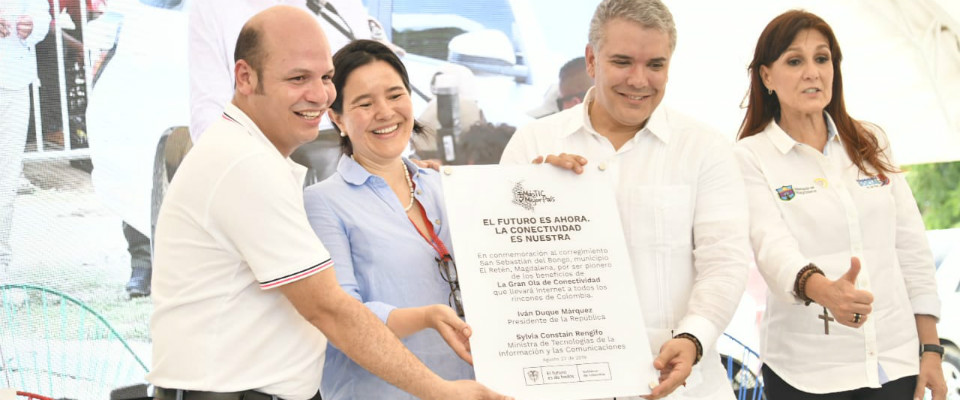 La ministra TIC, Sylvia Constaín y presidente Iván Duque en la activación de la primera Zona Digital