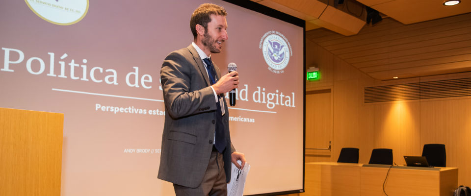 Expertos estadounidenses capacitaron a servidores públicos del país en protección de datos, diseño de servicios digitales y ciberseguridad.