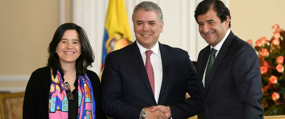 El Presidente Iván Duque, en compañía de la Ministra de TIC, agradece a César Cernuda, Presidente de Microsoft para América Latina, por “el gran esfuerzo que viene adelantado” esa compañía con las plataformas públicas de formación para el empleo.