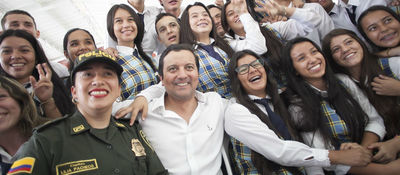 Ministro David Luna con huilenses