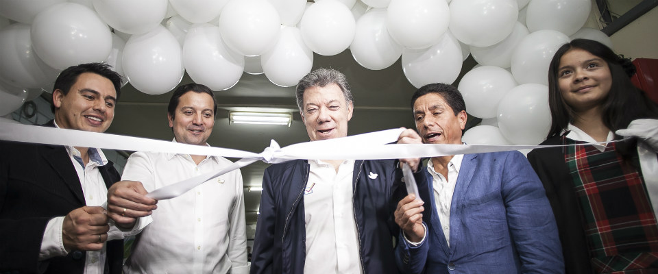 Presidente Juan Manuel Santos y ministro TIC David Luna en Punto Vive Digital Plus de Manizales Presidente Juan Manuel Santos y ministro TIC David Luna en Punto Vive Digital Plus de Manizales