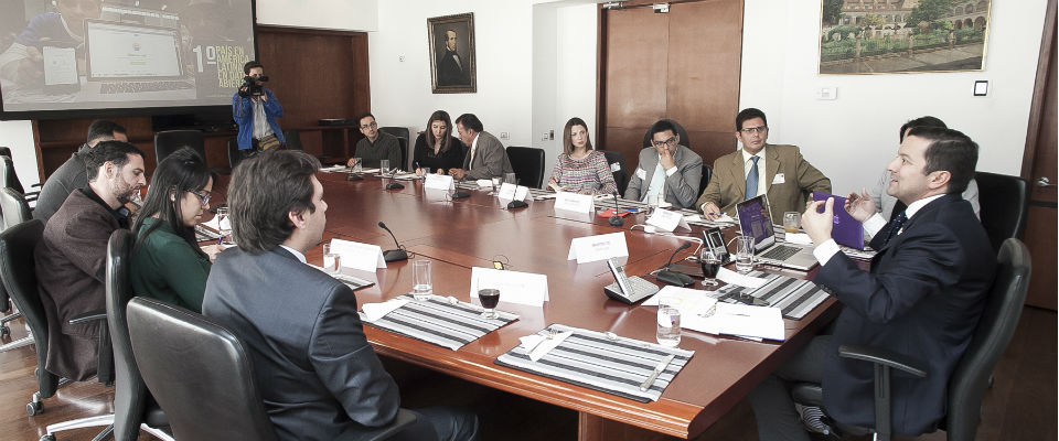 Ministro TIC - David Luna reunido con medios internacionales Ministro TIC - David Luna reunido con medios internacionales