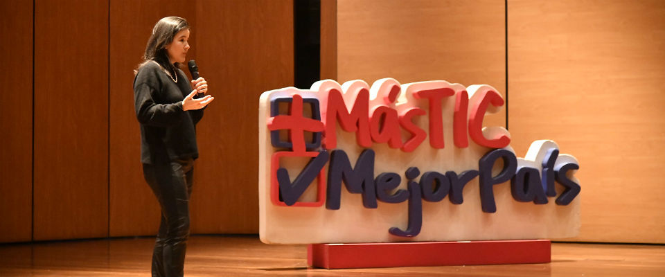 Ministra TIC se reunirá con los barranquilleros que se preparan como científicos de datos Ministra TIC se reunirá con los barranquilleros que se preparan como científicos de datos