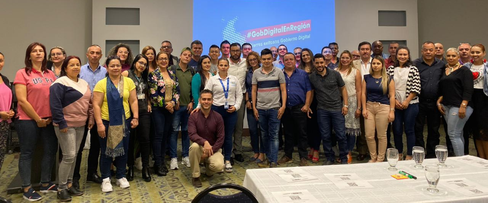 Gran convocatoria a los talleres de cierre y empalme de temas TIC en seis capitales del país Gran convocatoria a los talleres de cierre y empalme de temas TIC en seis capitales del país
