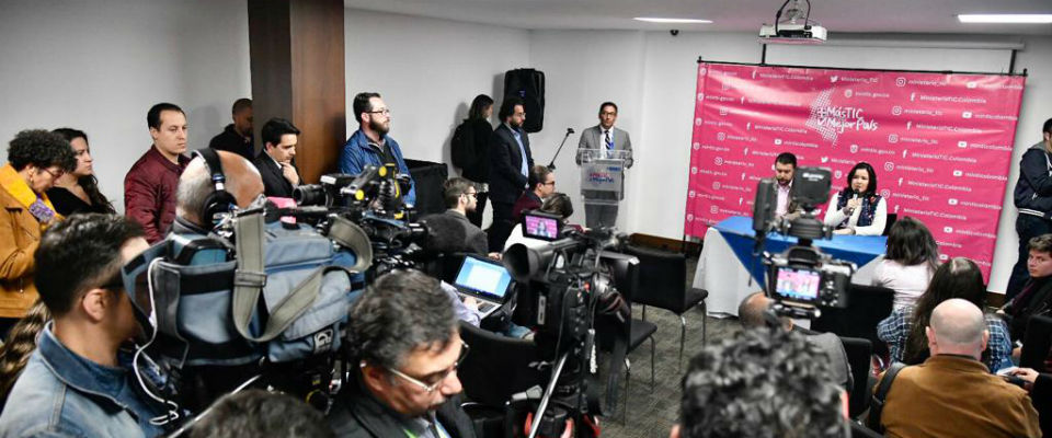 “Con esta subasta estamos construyendo el camino hacia un país más próspero y con mayor equidad”: Ministra TIC