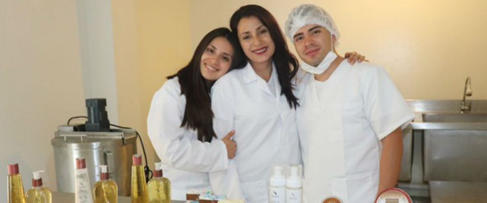 La emprendedora colombiana que desarrolla cosméticos naturales con productos de la Amazonía
