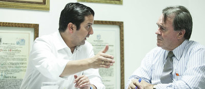 Ministro TIC - David Luna en medio de comunicación en Bucaramanga