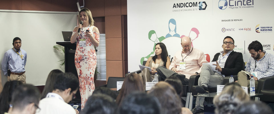 Lina María Taborda en Andicom 2015 Lina María Taborda en Andicom 2015