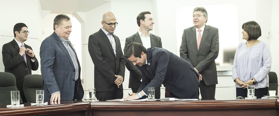 Firma del memorando de entendimiento Firma del memorando de entendimiento