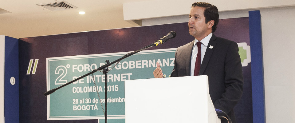 Ministro David Luna habla en Foro de Gobernanza Ministro David Luna habla en Foro de Gobernanza