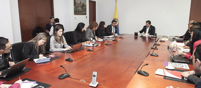Reunión entre Ministro TIC y representantes del sector postal