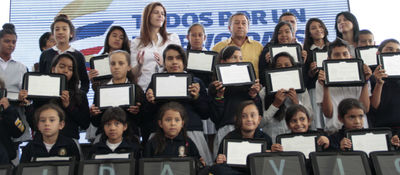 Entrega de tabletas en San Antonio de Tequendama