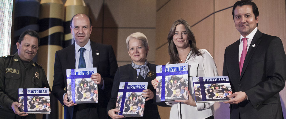 Ministro Luna en el lanzamiento del libro dedicado a la niñez del país
