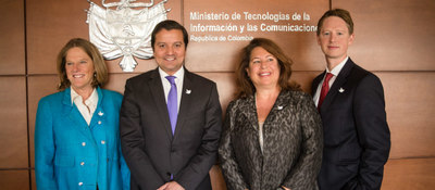 Ministro TIC David Luna con representantes de la OPIC