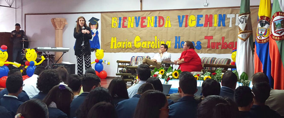 Viceministra TIC - María Carolina Hoyos en entrega de tabletas en Manizales Viceministra TIC - María Carolina Hoyos en entrega de tabletas en Manizales