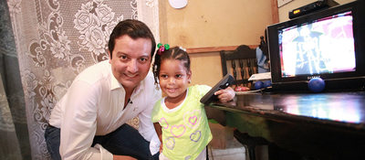 Ministro TIC - David Luna en hogar de San Andrés con TDT