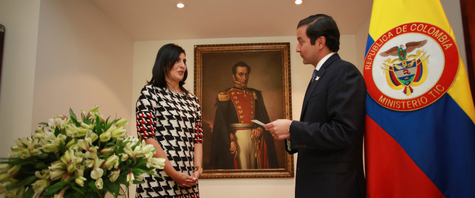 Martha Liliana Suárez asumiendo nuevo cargo ante Ministro TIC David Luna
