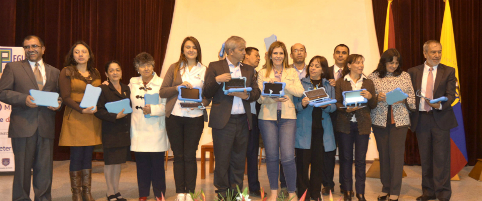 Viceministra General TIC, María Carolina Hoyos en la entrega de tabletas a 2.626 docentes del departamento de Nariño.