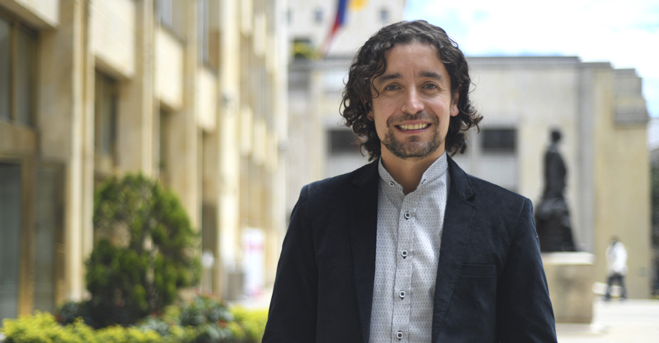 Foto del Subdirector de la Subdirección de Industria de Tecnologías de la Información - Andrés Enrique Galindo Bernal