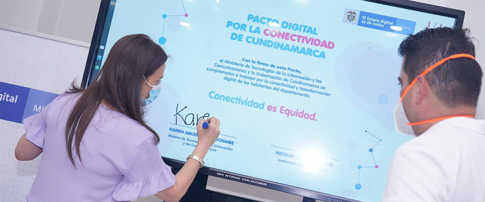Ministra de las TIC Karen Abudinen Ministra de las TIC Karen Abudinen