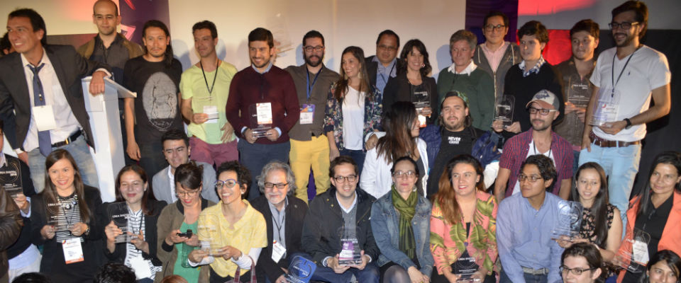 Viceministro TIC Juan Sebastián Rozo con los ganadores de Crea Digital 2016