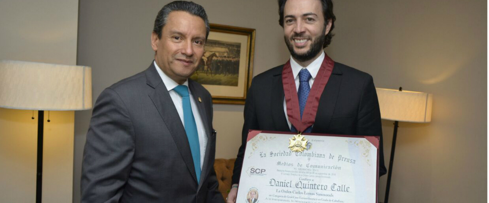 Viceministro Daniel Quintero recibe la Orden Carlos Lemos Simmonds a la transparencia, democracia y desarrollo social del país