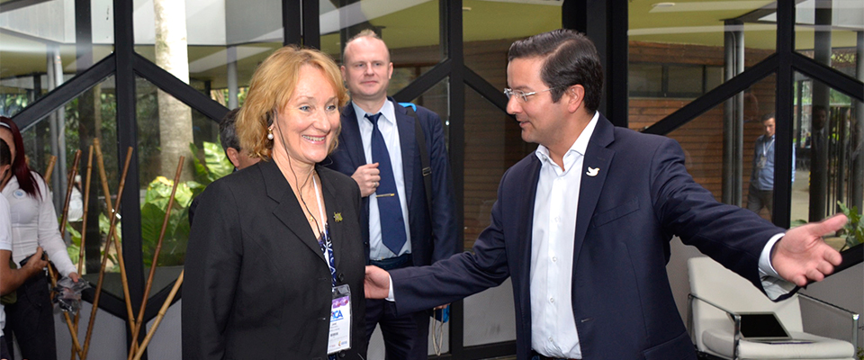 Directora Global de Prácticas TIC del Banco Mundial busca fortalecer relaciones institucionales con Colombia