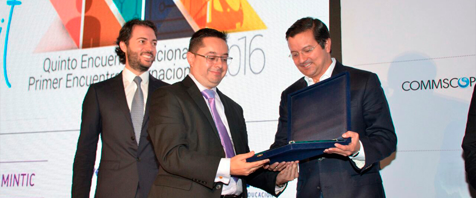 La CCIT condecoró al Director de Estándares y Arquitectura del MinTIC