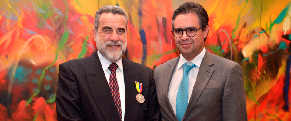 MinTIC condecora a ComputerWorld con la Medalla al Mérito de las Comunicaciones