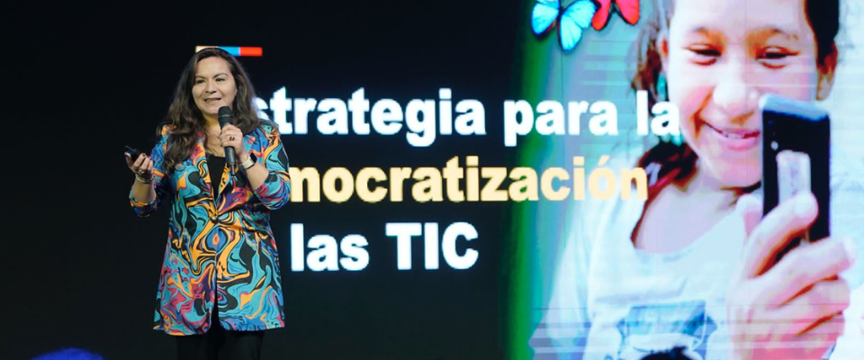 La ministra, Sandra Urrutia, presentó la estrategia de democratización de las TIC y sus pilares, entre los que destacó la conectividad como el primero de los ejes sobre el que se asentará la política TIC durante el actual cuatrienio.