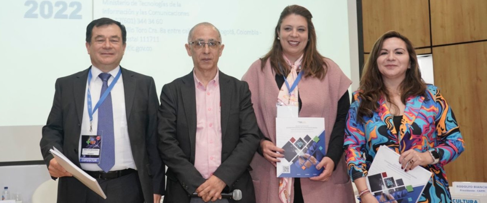 • La ministra TIC, Sandra Urrutia, afirmó que el programa PrevenTIC se fortalecerá con el propósito de compartir mejores prácticas internacionales para la promoción del cumplimiento normativo, brindando nuevas herramientas a los proveedores de servicios de internet. • La ministra TIC, Sandra Urrutia, afirmó que el programa PrevenTIC se fortalecerá con el propósito de compartir mejores prácticas internacionales para la promoción del cumplimiento normativo, brindando nuevas herramientas a los proveedores de servicios de internet.