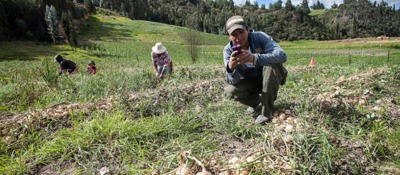 Foto de campesinos en el campo