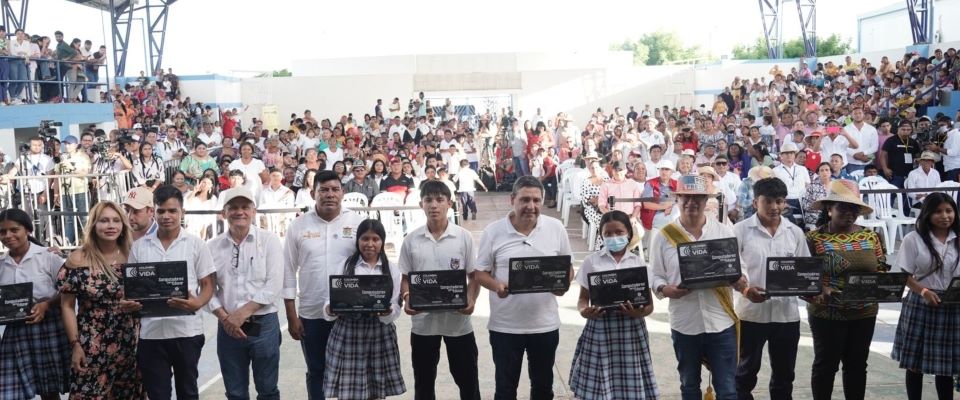 Presidente Gustavo Petro anuncia 3.300 computadores y 51 laboratorios de innovación para los niños, niñas y jóvenes de La Guajira