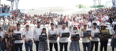 Presidente Gustavo Petro anuncia 3.300 computadores y 51 laboratorios de innovación para los niños, niñas y jóvenes de La Guajira