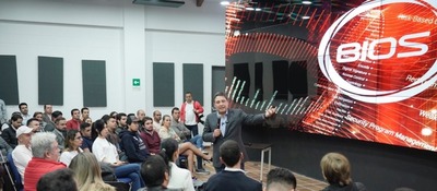 Foto de Ministro TIC Mauricio Lizcano en conferencia el segundo día de #MinTICenRegión en el Eje Cafetero