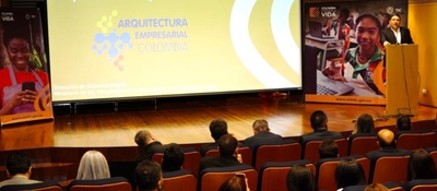 Foto del equipo MinTIC en conferencia por el lanzamiento de la versión 3.0 de su programa Marco de Referencia de Arquitectura Empresarial del Estado colombiano
