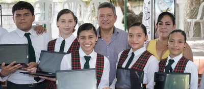 Foto de beneficiarios de la inversión de $415 millones en tecnología en Barrancabermeja