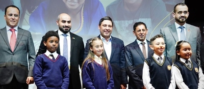 Foto de Ministro TIC Mauricio Lizcano y representantes de la Embajada de Emiratos Árabes Unidos en la presentación de la iniciativa ‘Escuela Digital’ o ‘The Digital School’es una iniciativa