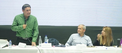 Foto de Ministro TIC Mauricio Lizcano Durante la jornada 'Gobierno Escucha' en Bucaramanga