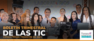 Foto de Ministro TIC Mauricio Lizcano junto a participantes en la primera edición de 2023