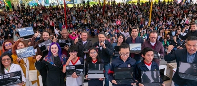 Foto de asistentes al evento de lanzamiento de 1,2,3 x TIC