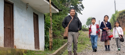 Foto de familia campesina sonriendo