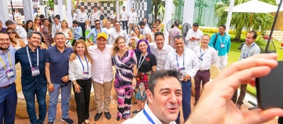 Foto del Ministro TIC junto a Mauricio Lizcano directivos de Oracle y cerca de 40 empresarios