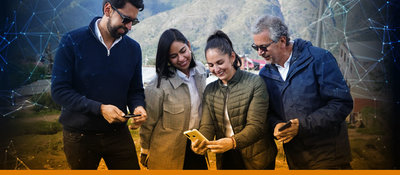 Imagen diseñada con ciudadanos usando sus dispositivos móviles