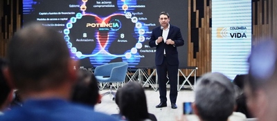 Foto de Colombia del ministro TIC, Mauricio Lizcano presentando la estrategia Colombia PotencIA Digital
