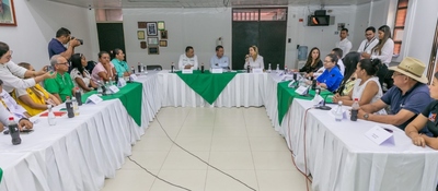 Foto de Ministro TIC reunido con representantes de los operadores de telecomunicaciones